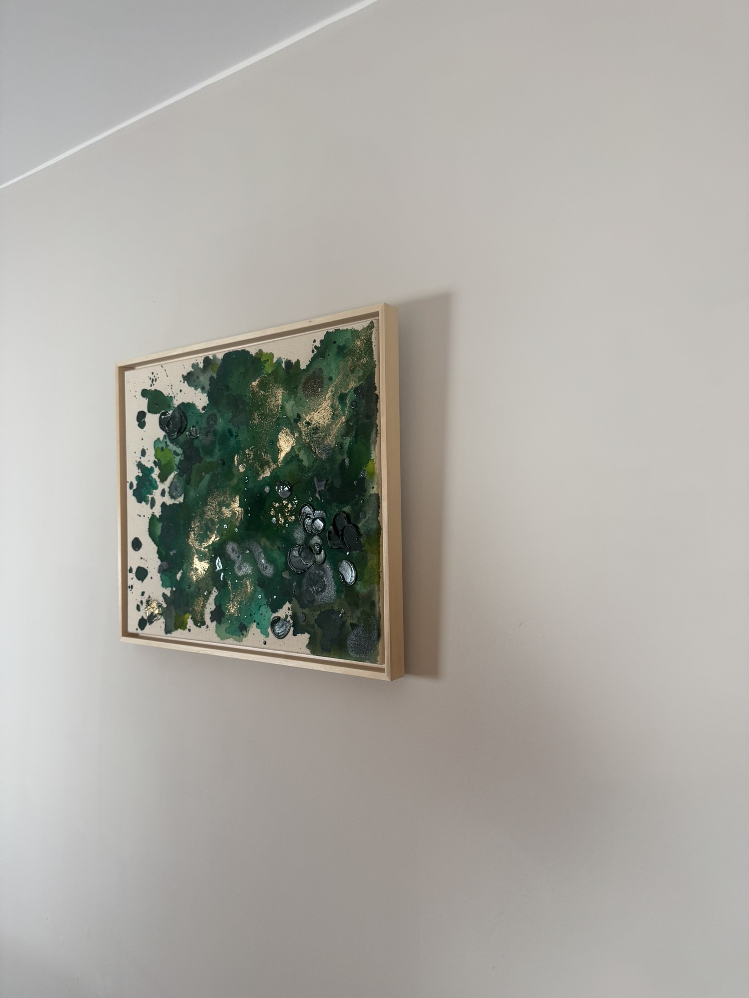 Waldspaziergang, 2025, Acryl und Gold auf roher Baumwollleinwand, Ansicht 8